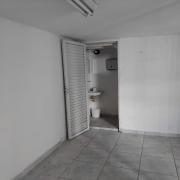 Hangar Comercial Espa�oso no Ipiranga, S�o Paulo com P� Direito Alto 